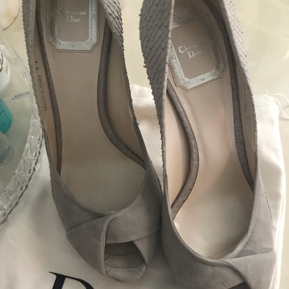 DIOR- Light grey (Argent) D twist Peeptoe